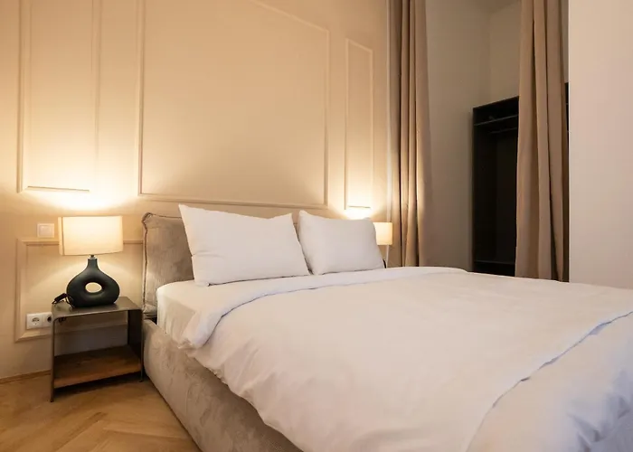Chic 180m 3br Near Parliament, Self Check-in Apartamento