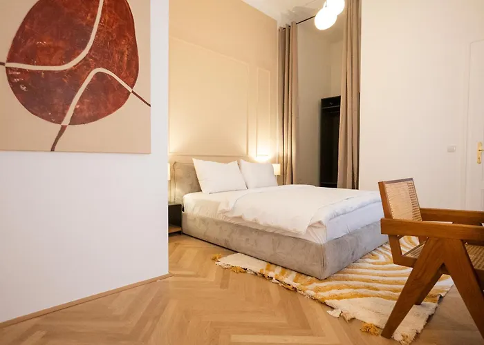 Chic 180m 3br Near Parliament, Self Check-in Viena