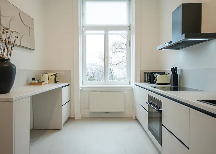 Chic 180m 3br Near Parliament, Self Check-in Viena