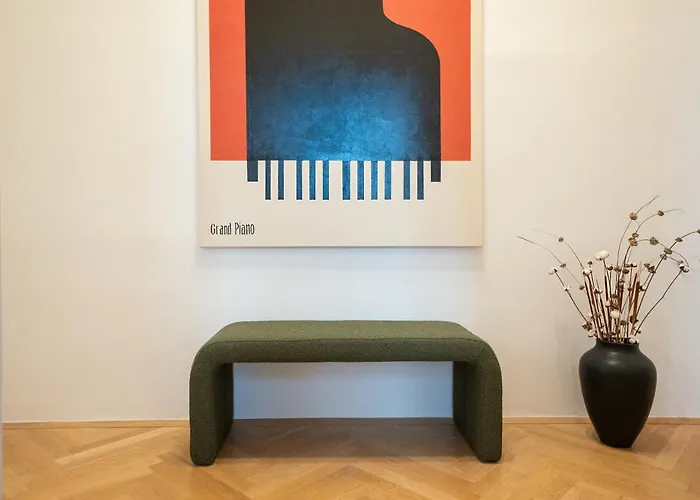Chic 180m 3br Near Parliament, Self Check-in Viena